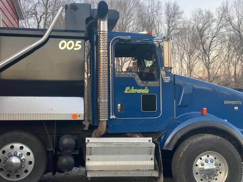 2008 Kenworth T800  Truck door, tailgate and bedside Lettering from Daniel E, TN